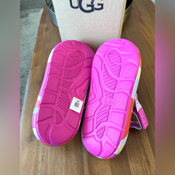 UGG Sport Yeah Capmopop Sandals - Picture 7 of 12